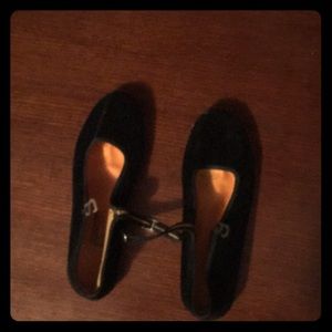 Size 8.5-9 black buckle up shoes.